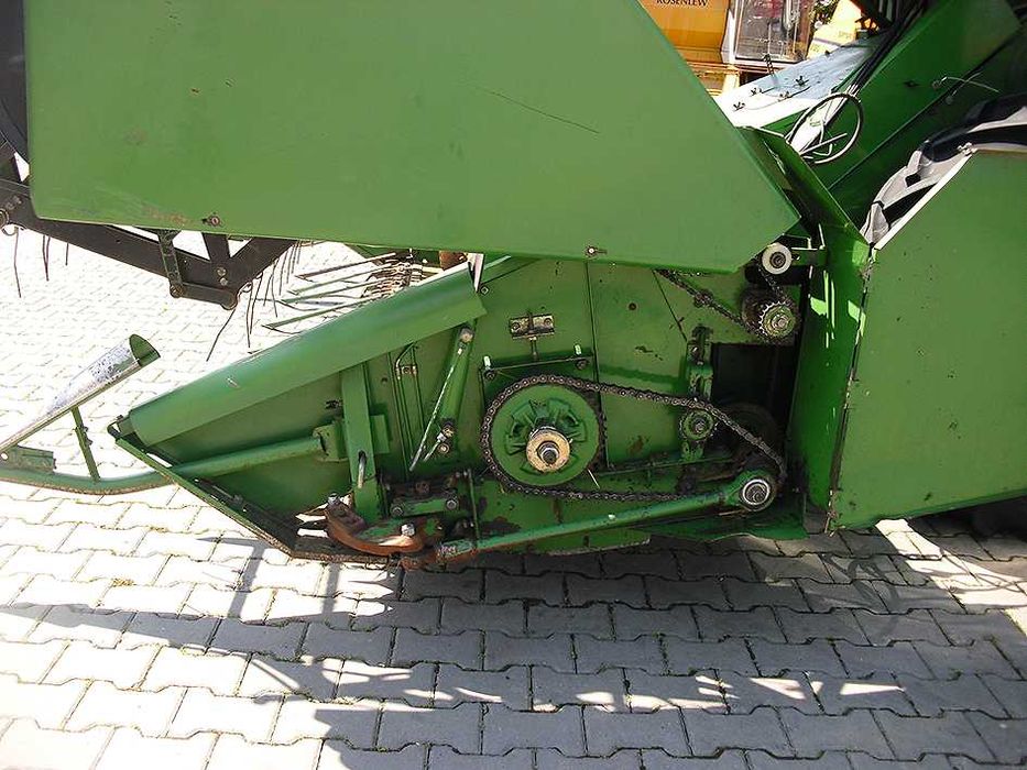 Зерноуборочный комбайн John Deere 1052
