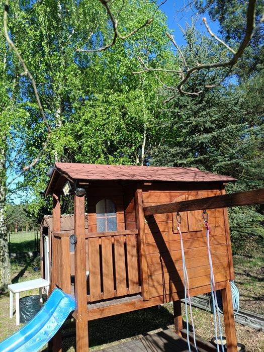 Domek dla dzieci, plac zabaw.