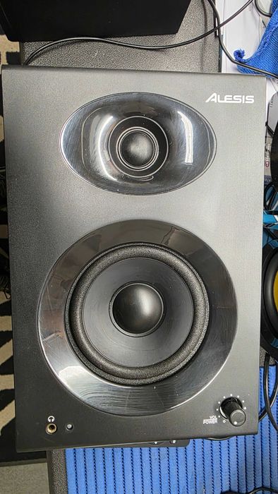 Alesis Elevate 4 - Par de Monitores de Estúdio