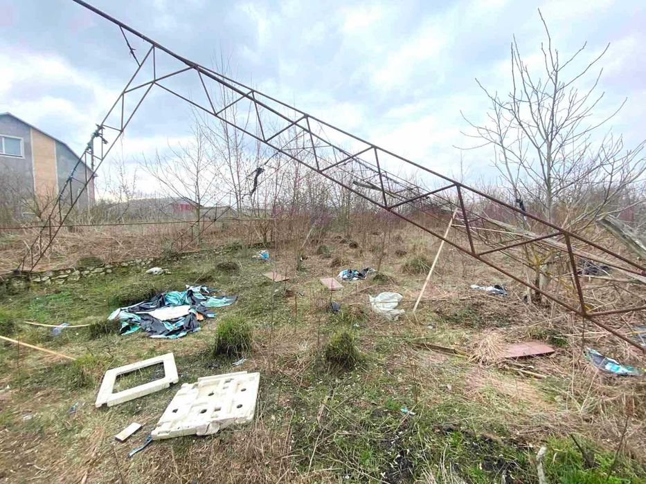 ділянка з приміщенням теплиці та правом власності у Плотичі