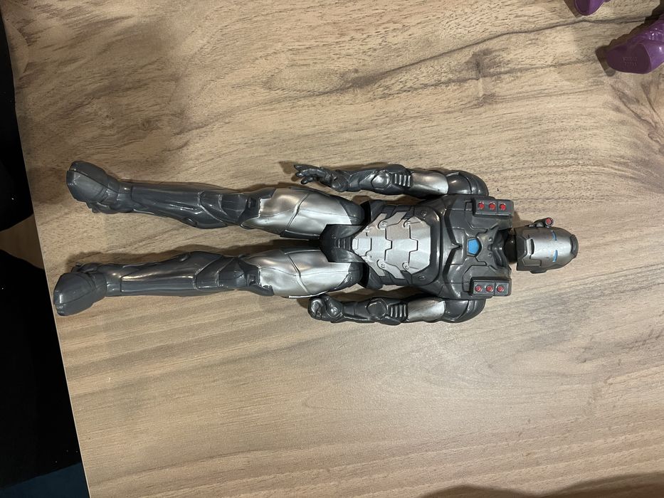 Bonecos marvel praticamentes novos! Vendo porque o meu filho nao brinc