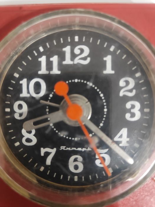 Часы- будильник б/у