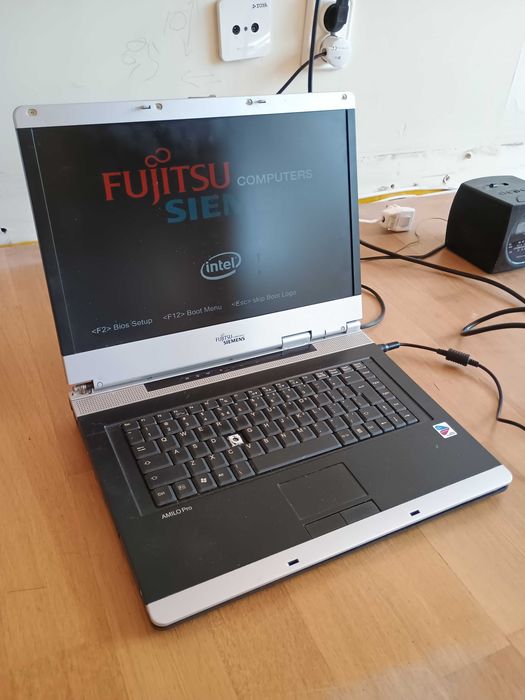 stary laptop Fujitsu Siemens Amilo Pro
