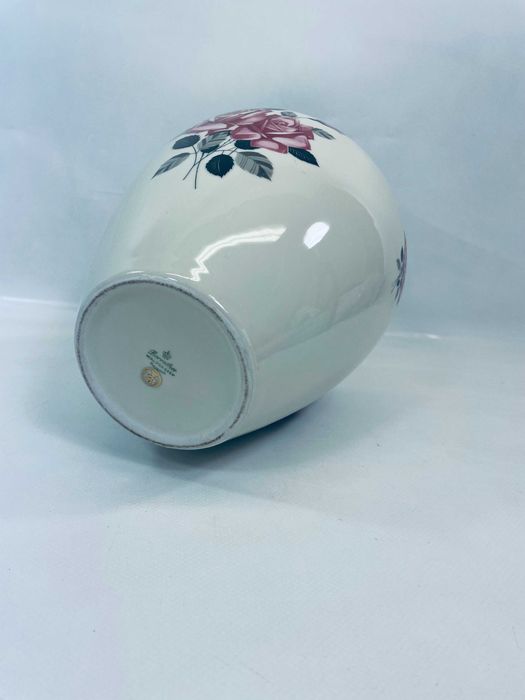 Duży wazon porcelanowy z rózami