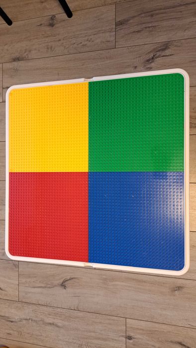 Продам дитячій стіл зі стільцями