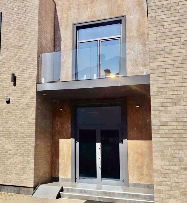 Універсальне приміщення в центрі міста.