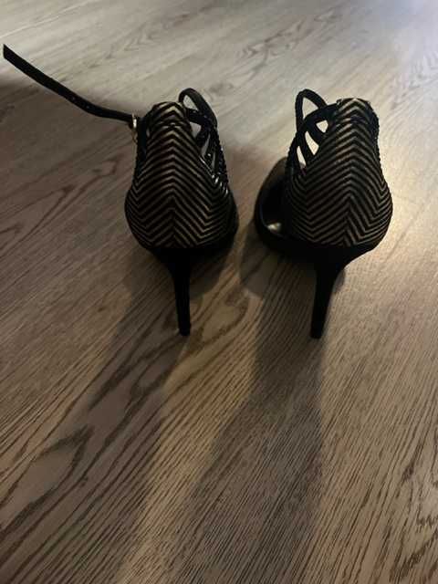 Buty szpilki welur Guess