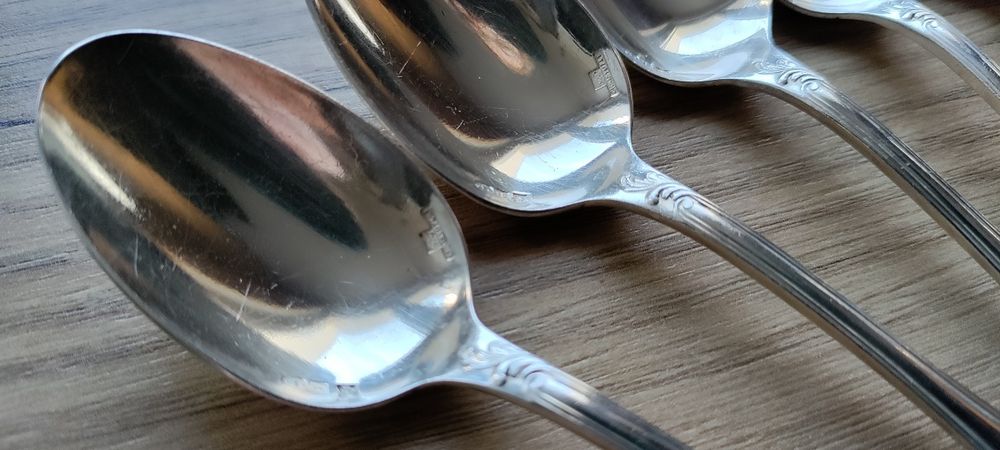 Christofle – elegancki zestaw łyżeczek deserowych 10 szt. + etui