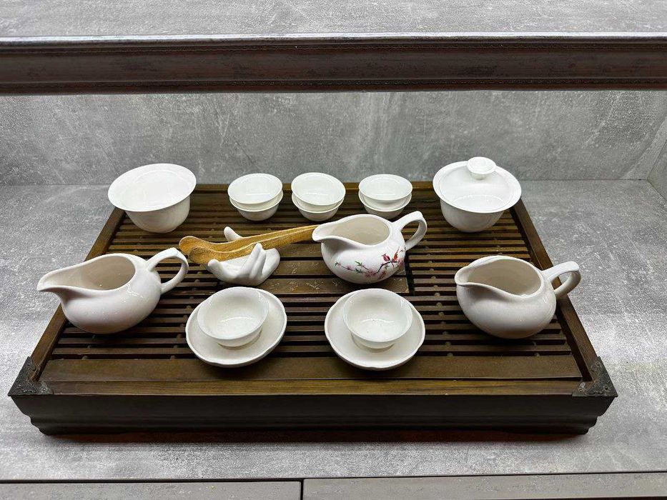 Чабань із чайним сервізом