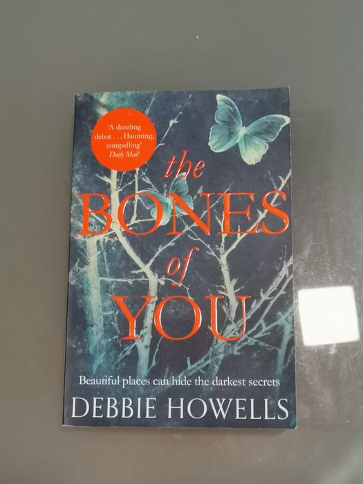Livro “The bones of you” de Debbie Howells