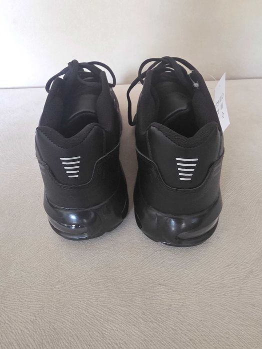 Nowe Buty sportowe z poduszkami w podeszwie r43