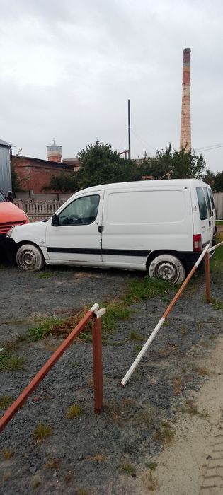 Пежо Партнер 2010 року.