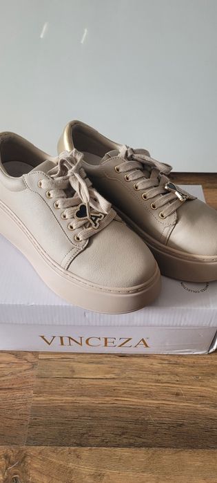 Skórzane sneakersy damskie beżowe.Vinceza
Beżowe skórzane sneakers