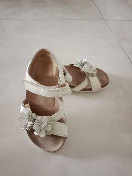 Сандалі (Босоніжки)