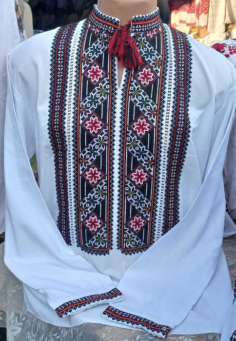 Вишитий одяг ручної роботи