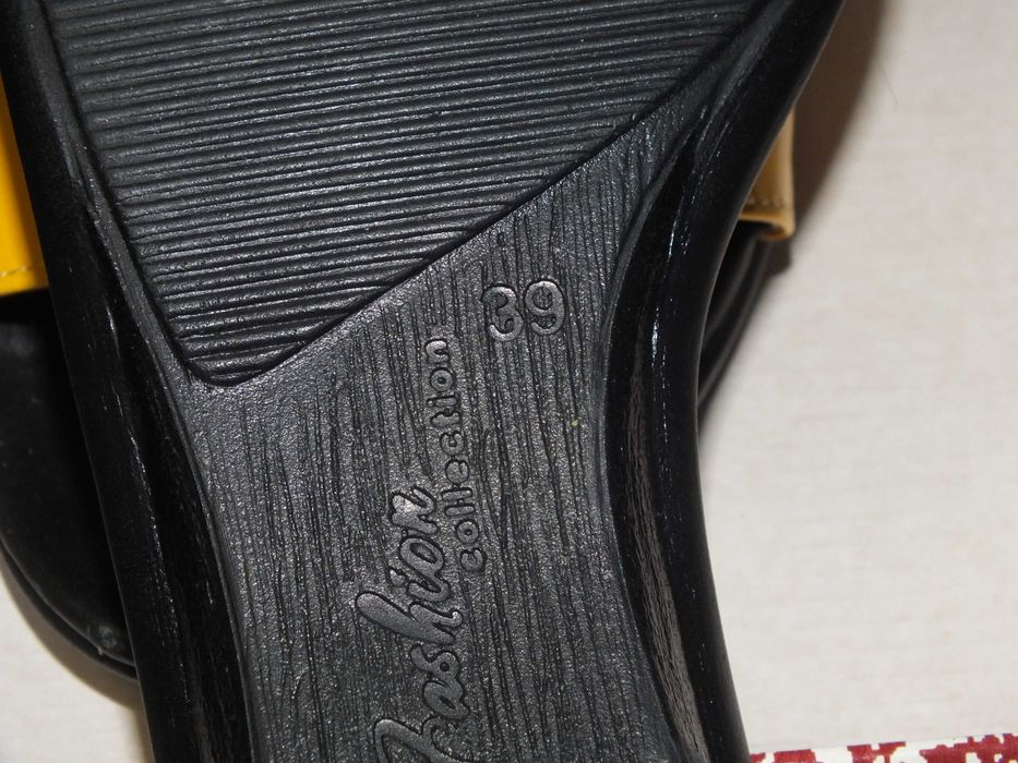 Босоніжки жіночі