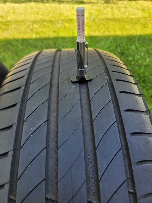 Sprzedam dwie letnie opony Michelin Primacy 4, rozmiar 215/60 R 16