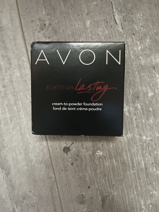 Kremowo pudrowy podkład nude Avon