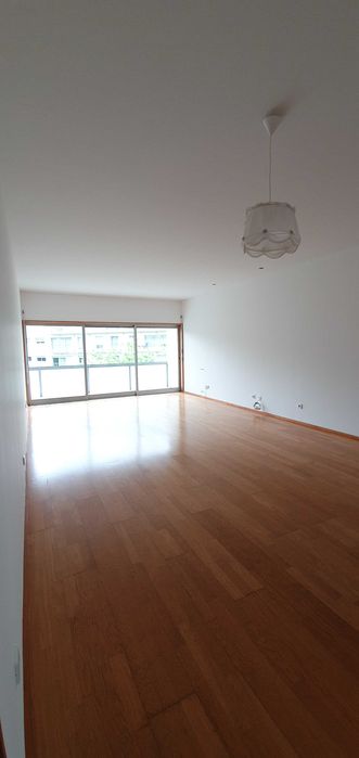 Apartamento T2 c/ Box – Frente à Universidade do Minho - Azurém