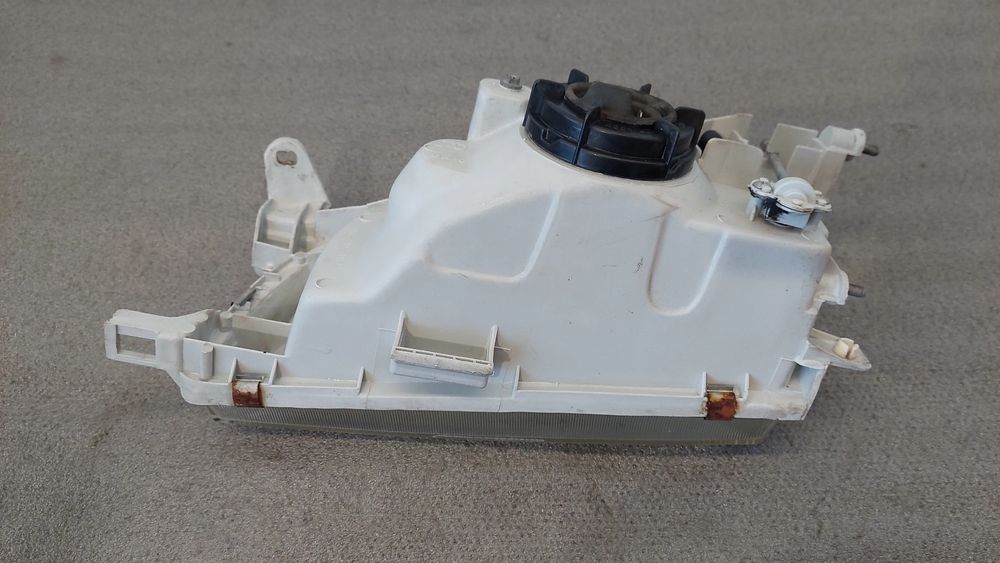 Ótica / farol direita TOYOTA Corolla Compact (_E10_)