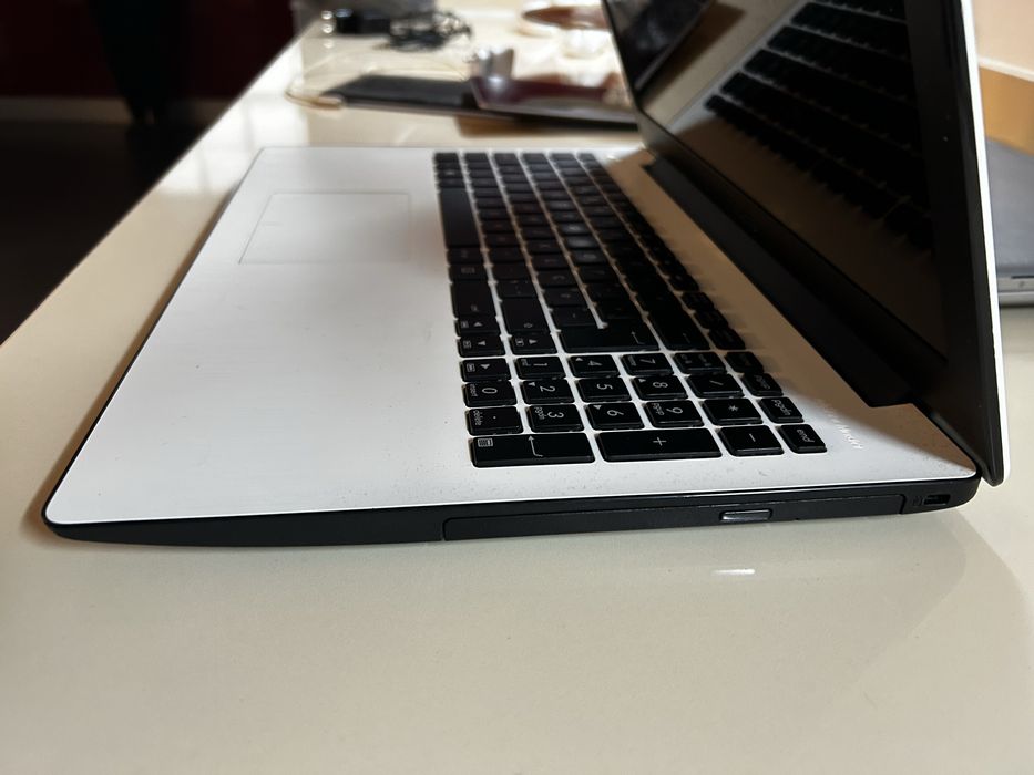 Portátil azus branco