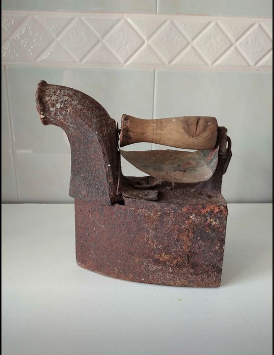 Ferro de engomar muito antigo