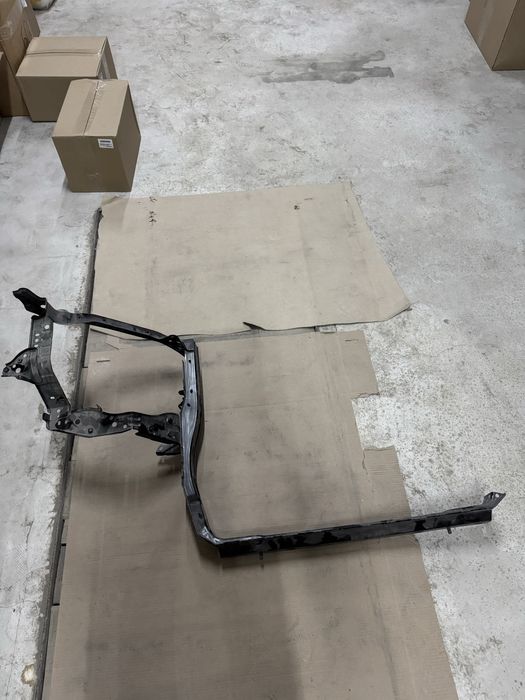 Частина передньої  панелі телевізор на  Toyota Highlander 2019 на