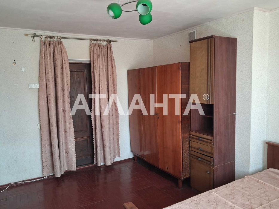 Комната в коммунальной квартире на среднем этаже  в Лузановке