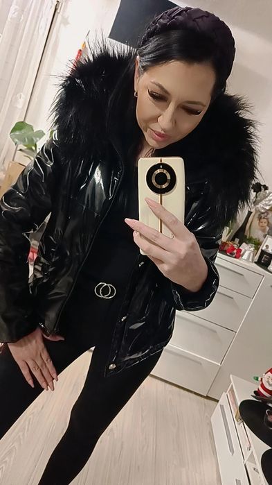 Kurtka Lakierowana błyszcząca Sheila S Czarna  futerko