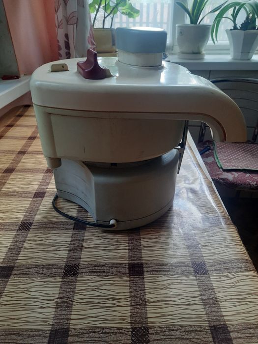 Продам соковижималку.