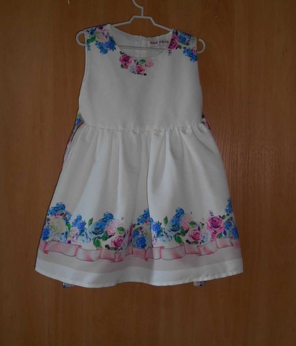 нарядна сукня для дівчинки 4 роки