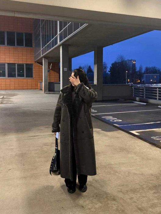 bardzo ciepły ciężki płaszcz damski brązowy
