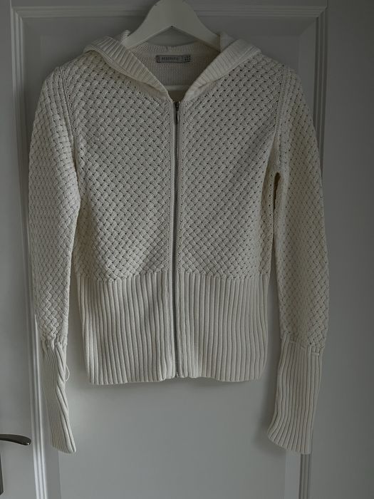 Ażurowy sweter z kapturem Reserved