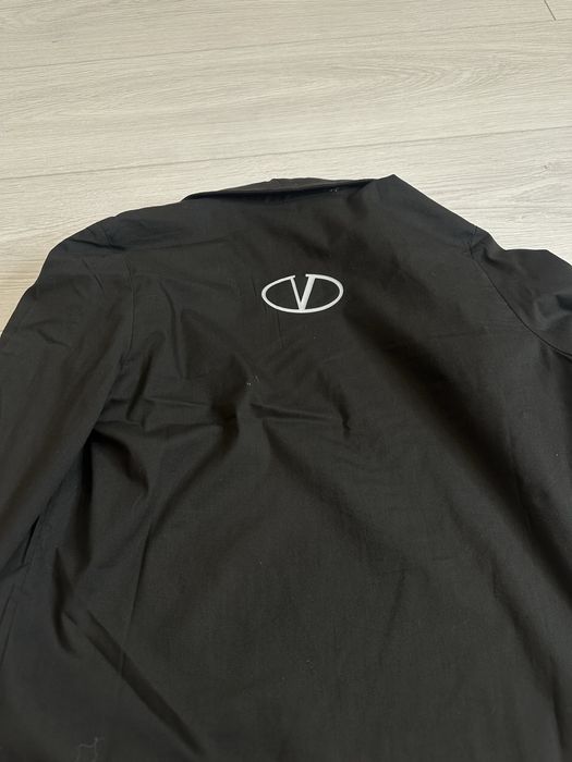 Чорна сорочка під бренд Valentino