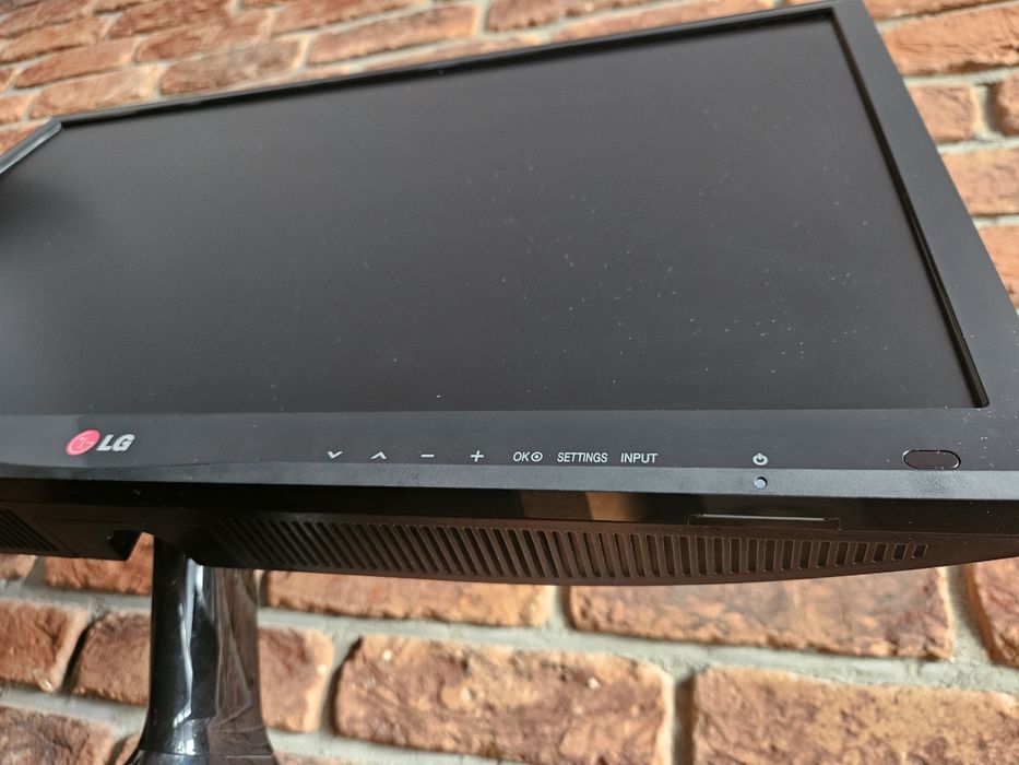 Monitor - TV 24" LG, IPS, VESA