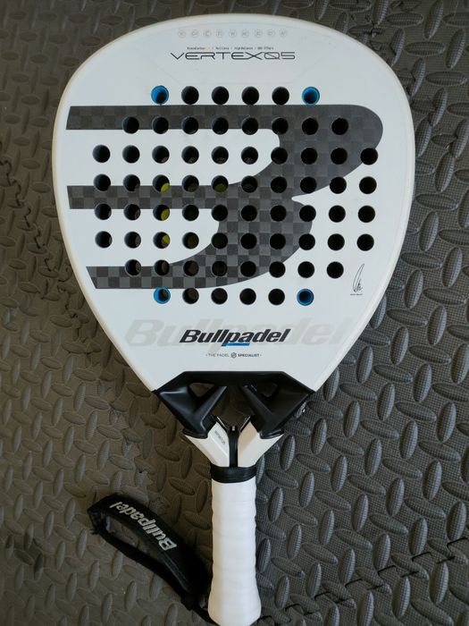 Raquete Bullpadel Vertex 05 2026 nova (6.5h de uso)