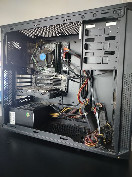 Sprzedam komputer z monitorem