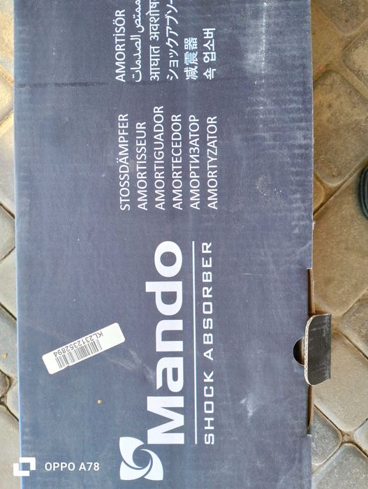 Стійка амортизатора передня права/ліва