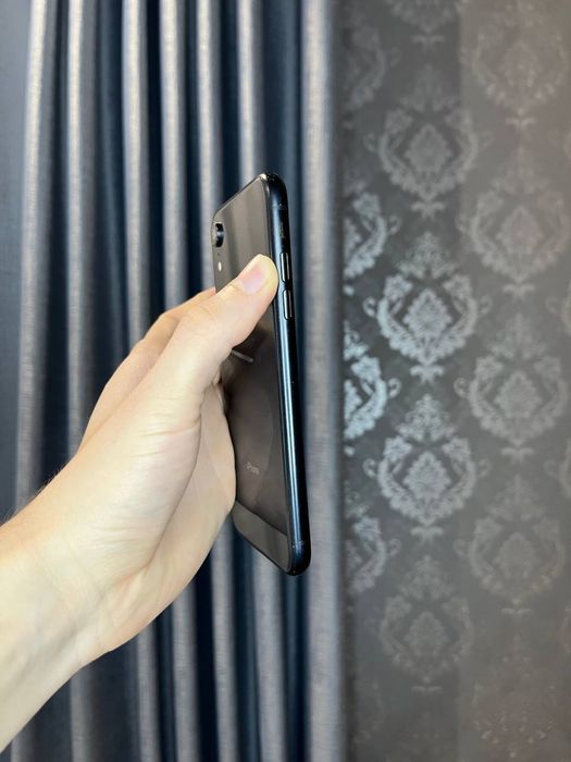 Продам iPhone Xr (айфон хр)