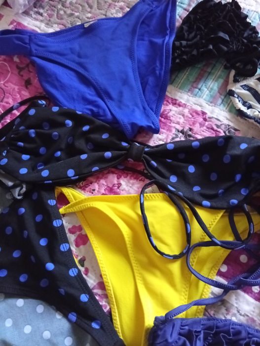 Várias partes de bikini