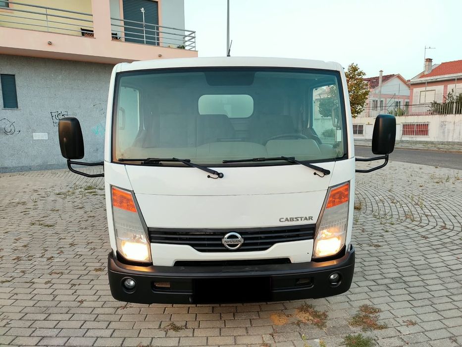 Nissan Cabstar 2.5 TRIBASCULANTE