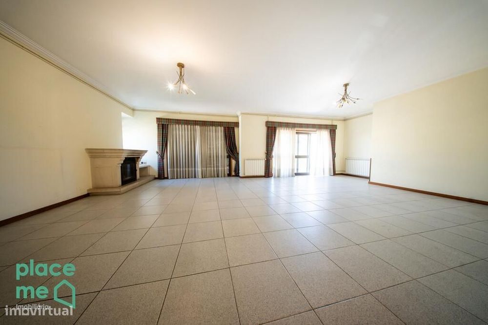 Moradia Individual com mais de 900m2 em Palmeira, Braga