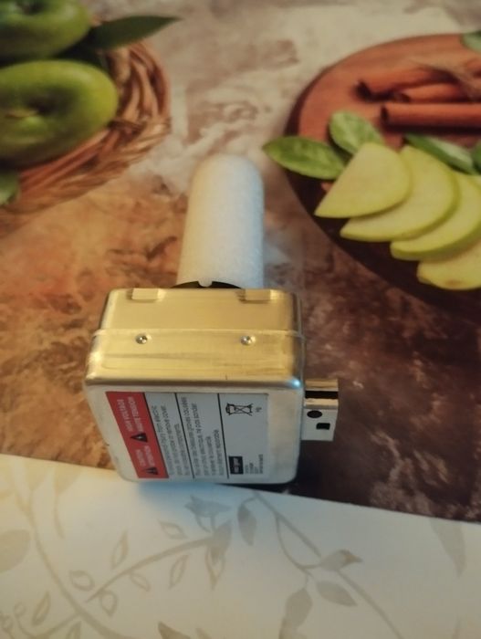 Sprzedam żarówkę Xenon D1S 6000k 35W/85V z trzonkiem firmy maxgear