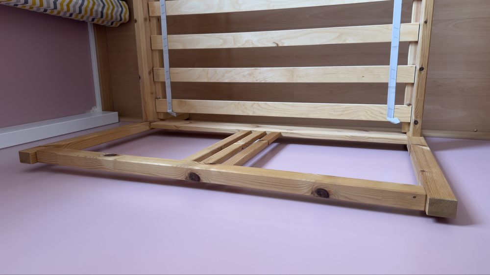 Cama individual em madeira