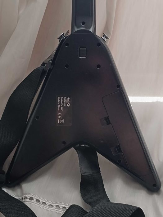 Guitarra Guitar Hero Flying V para Nintendo Wii