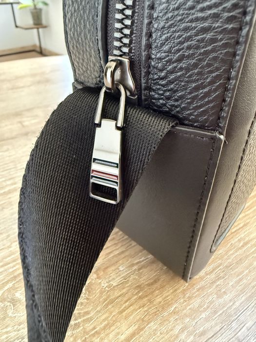 Сумка Tommy Hilfiger Central Monogram Black