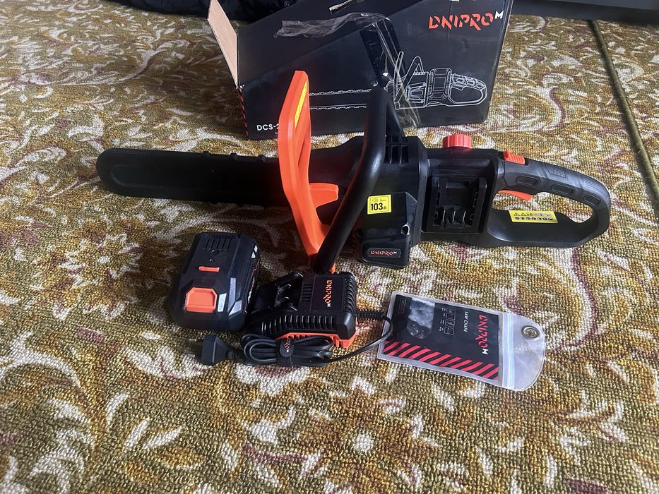 Акумуляторна пила dnipro m