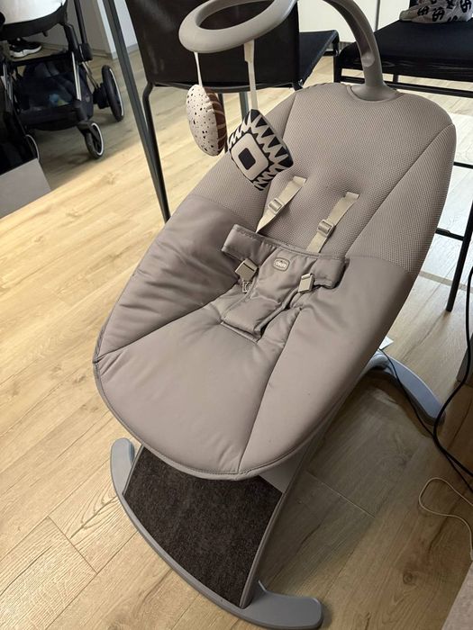 Заколисуючий центр Chicco Comfy Wave