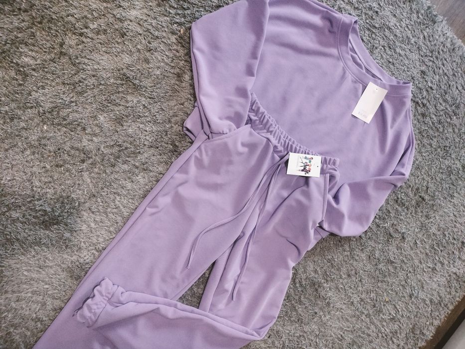 Przepiękny dres przepiękny kolor