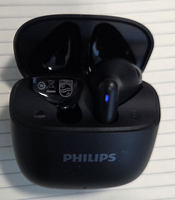 Зарядний кейс бездротових навушників Philips TAT 1020